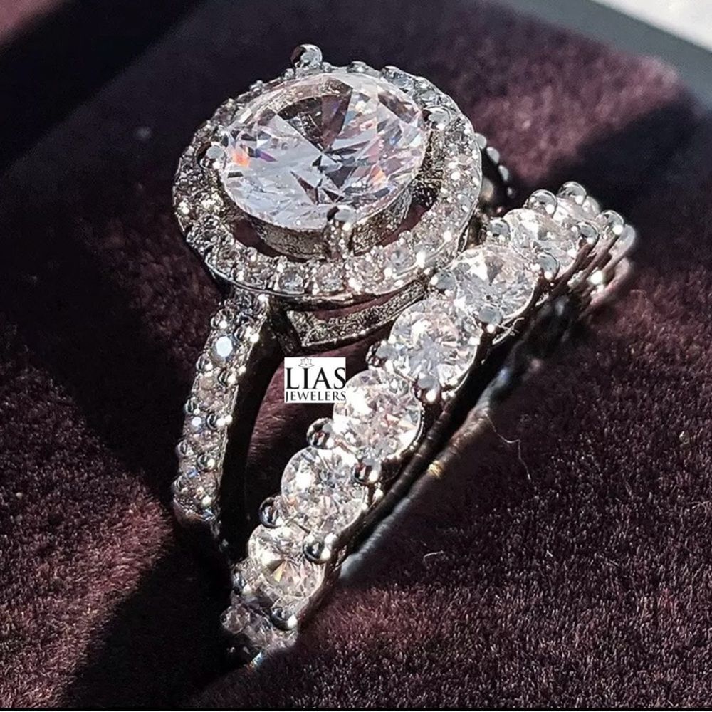 New 18k white gold wedding ring set